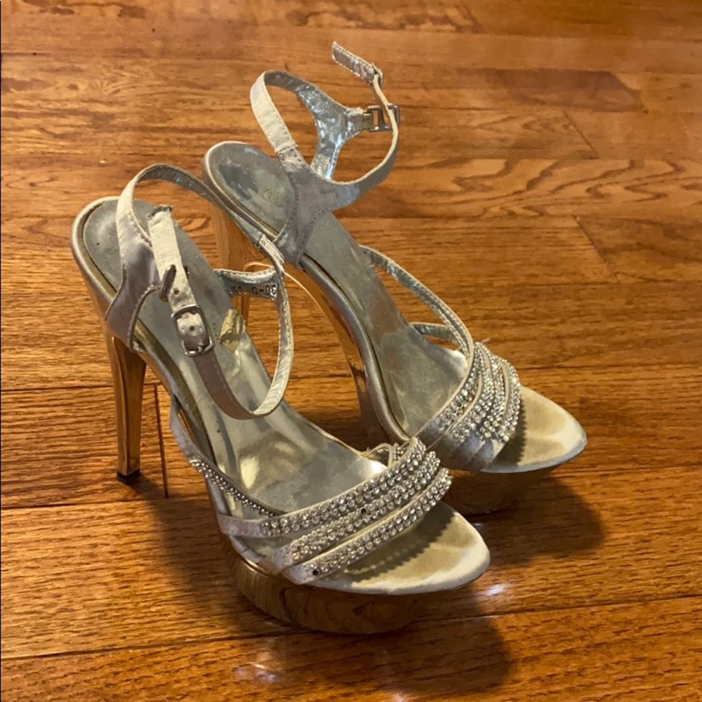Platform silver straps sandals